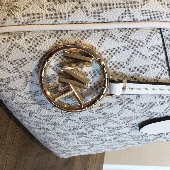 NWT Michael Kors Lorimer satchel vanilla/ cream size large - Picture 2 of 7